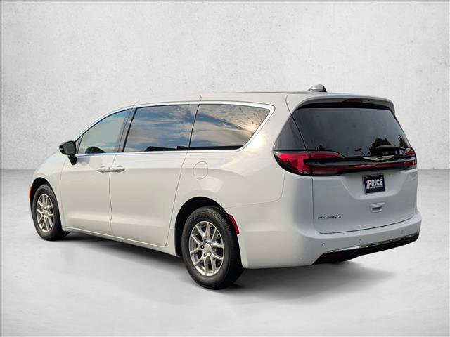 Used 2025 Chrysler Pacifica Select FWD image 7