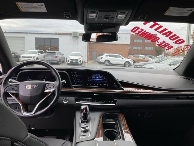 Used 2022 Cadillac Escalade Luxury image 3