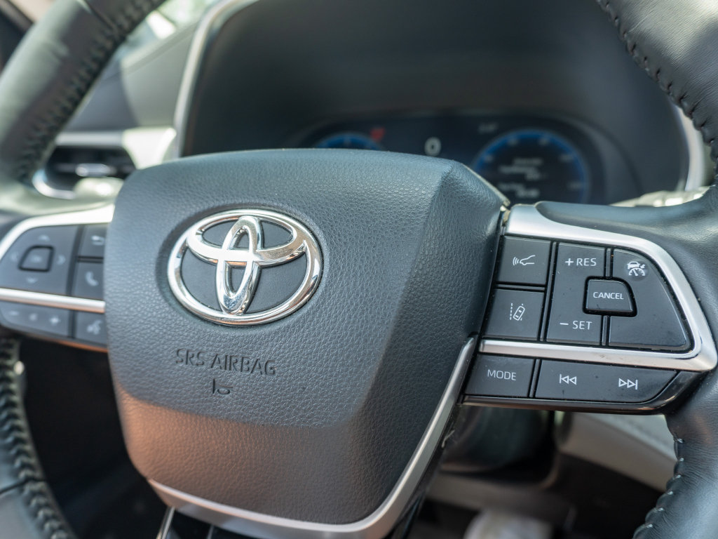 Used 2023 Toyota Highlander Platinum AWD/4WD image 31