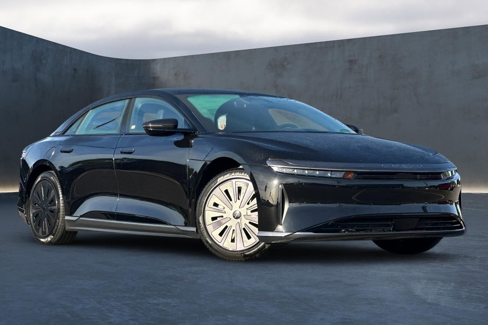 Used 2024 Lucid Air Pure image 2