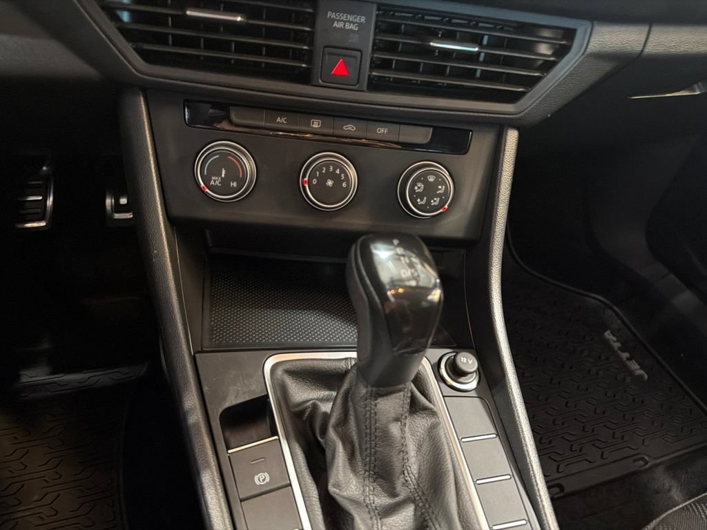 Certified 2023 Volkswagen Jetta Sport FWD image 32