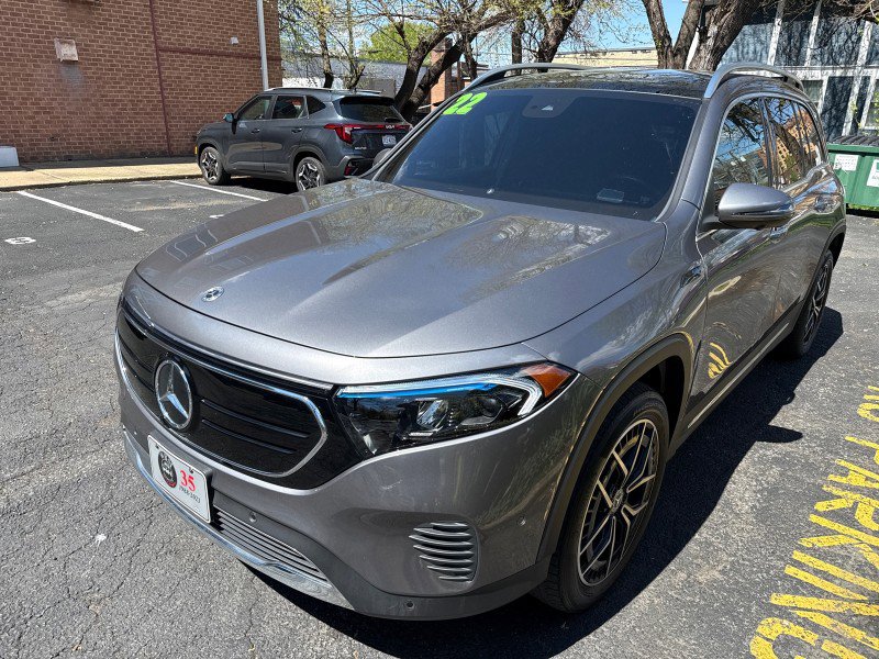 Used 2022 Mercedes-Benz EQB 300 4MATIC image 4
