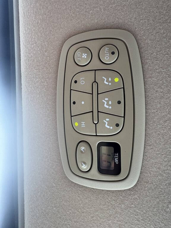 Used 2005 Toyota Sienna XLE FWD image 29
