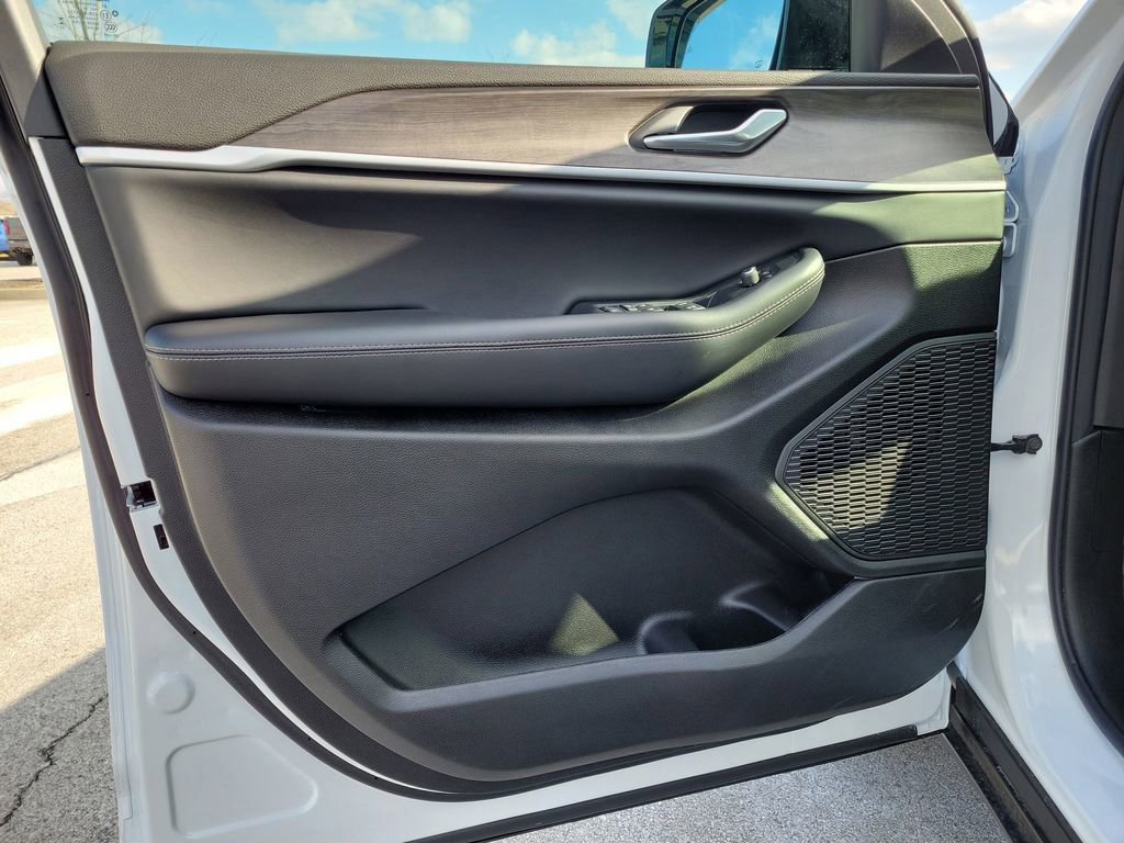 New 2026 Jeep Grand Cherokee Altitude image 18