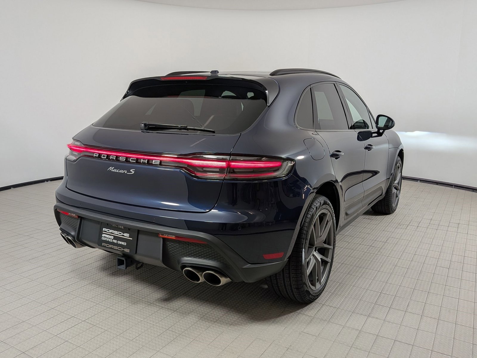 Certified 2022 Porsche Macan S AWD/4WD image 9