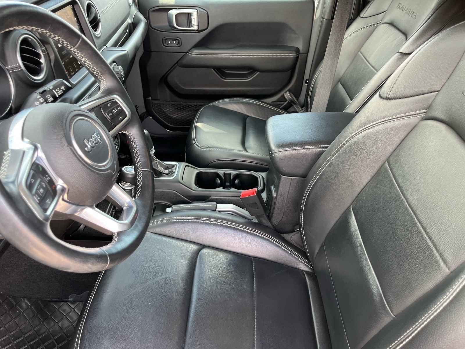 Used 2019 Jeep Wrangler Unlimited Sahara AWD/4WD image 17