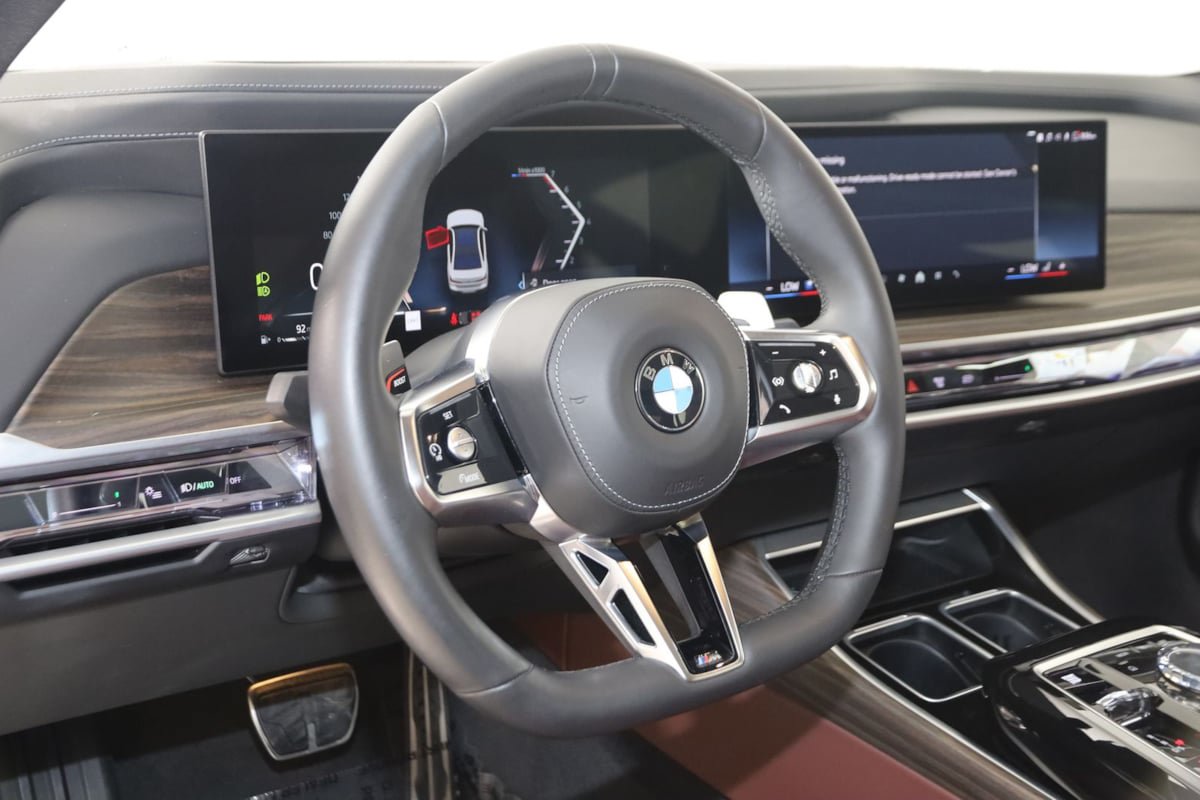 Used 2025 BMW 760i xDrive AWD/4WD image 6