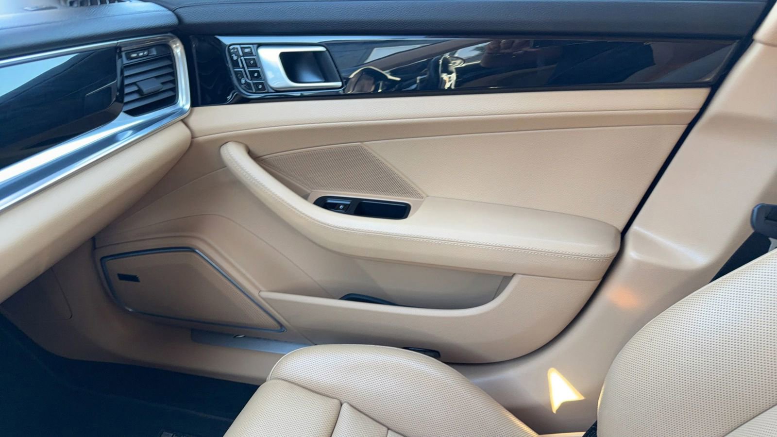 Used 2018 Porsche Panamera 4 AWD/4WD image 24