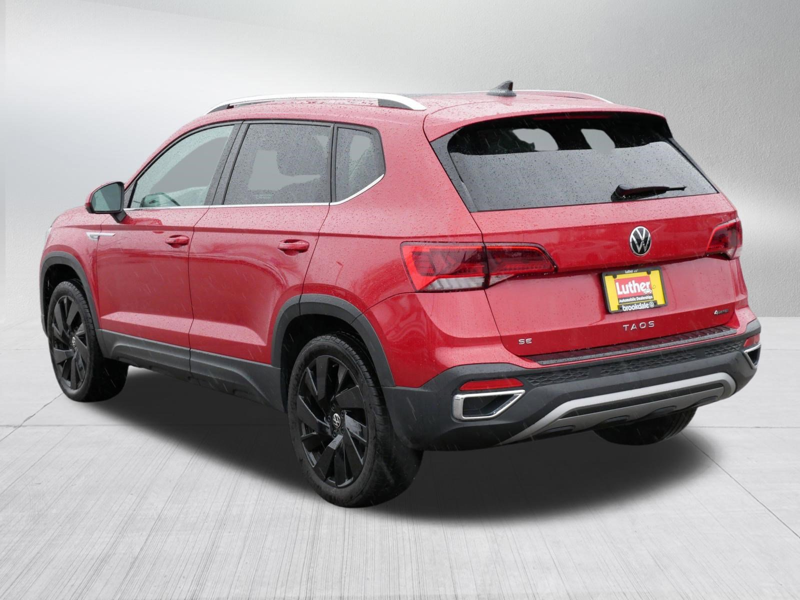 Used 2024 Volkswagen Taos SE w/ Panoramic Sunroof Package AWD/4WD image 5