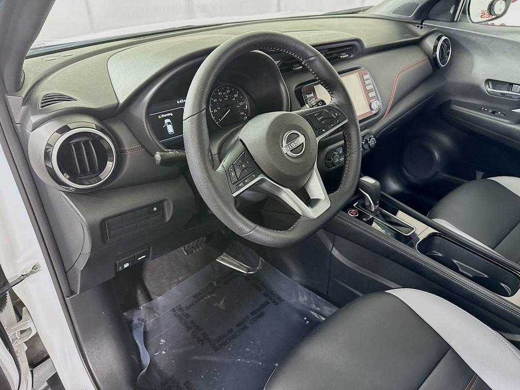 Certified 2023 Nissan Kicks SR w/ SR Premium Package FWD image 17