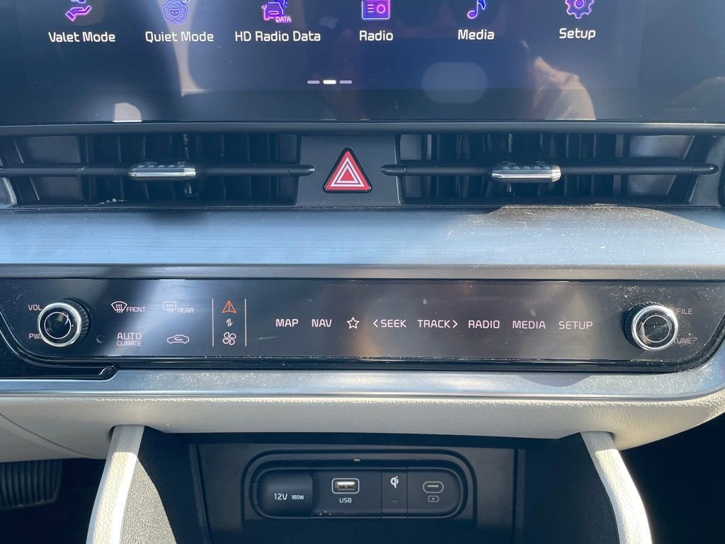 Used 2025 Kia Sportage EX w/ Premium Package image 17