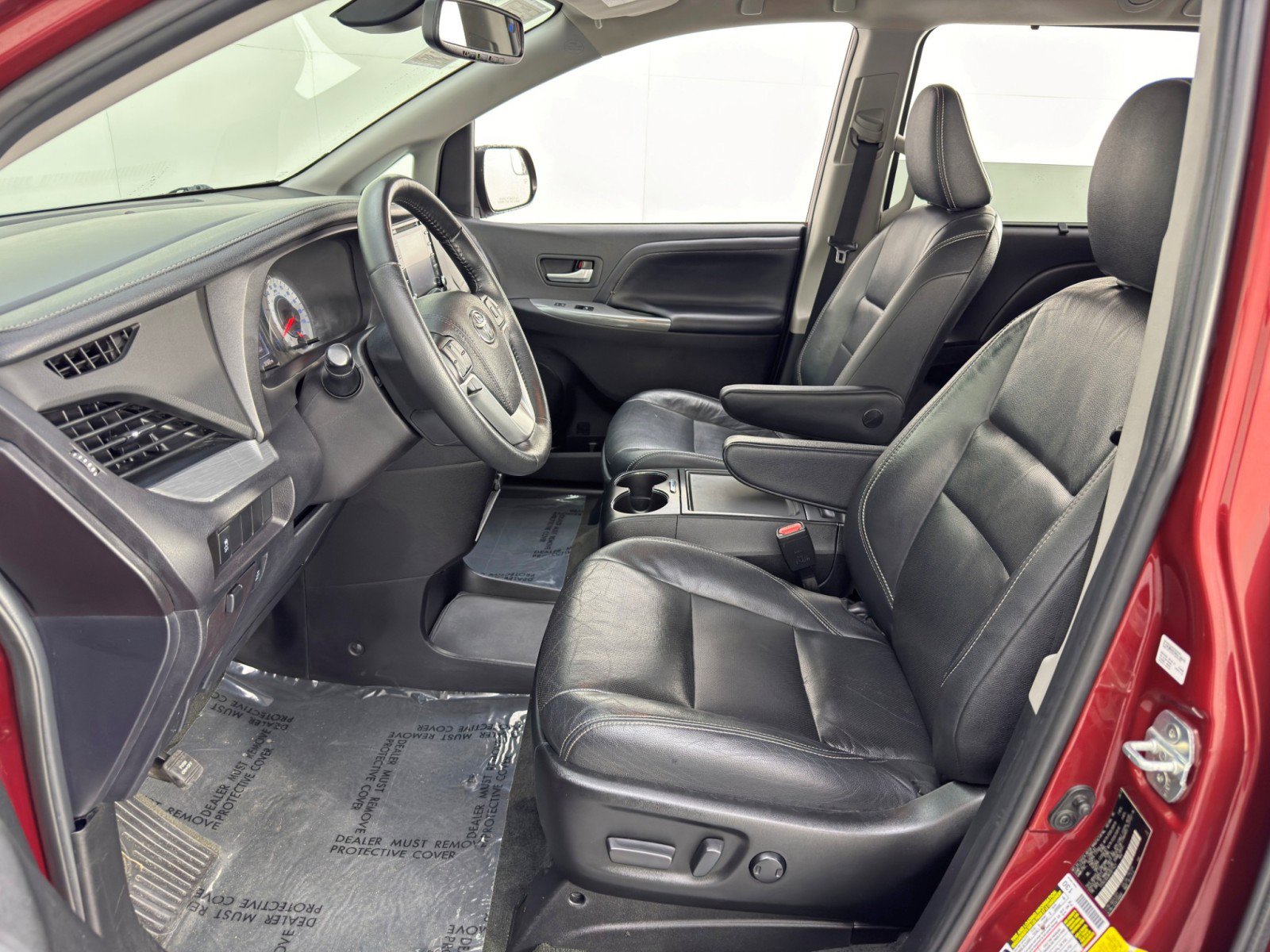 Used 2019 Toyota Sienna SE w/ Carpet Mat Package FWD image 15