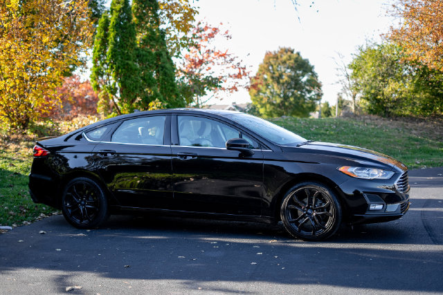 Used 2019 Ford Fusion SE w/ Equipment Group 151A FWD image 4