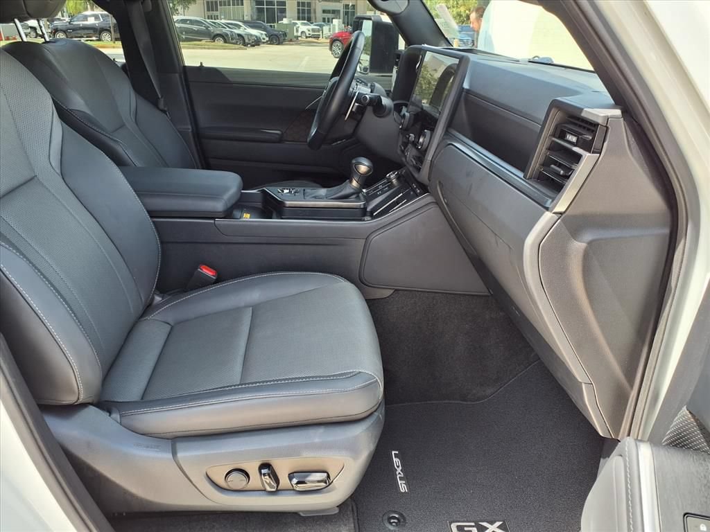 Used 2024 Lexus GX 550 w/ Cold Area Package AWD/4WD image 9