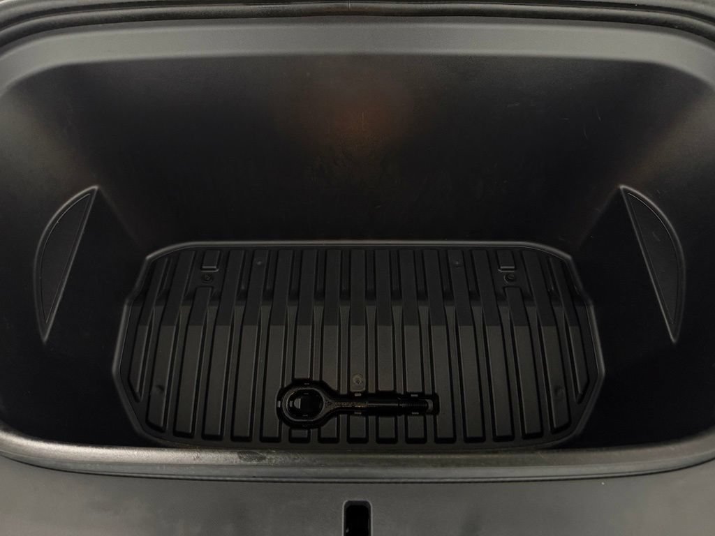 Used 2025 Tesla Model Y Long Range RWD image 24