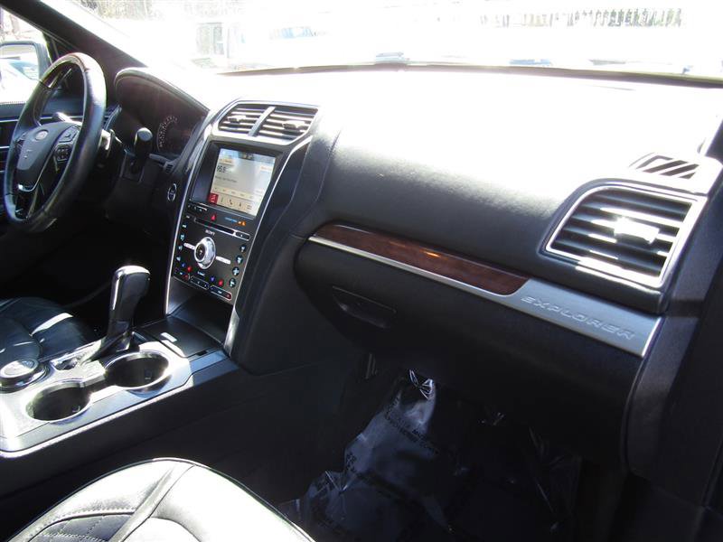 Used 2017 Ford Explorer Platinum image 41