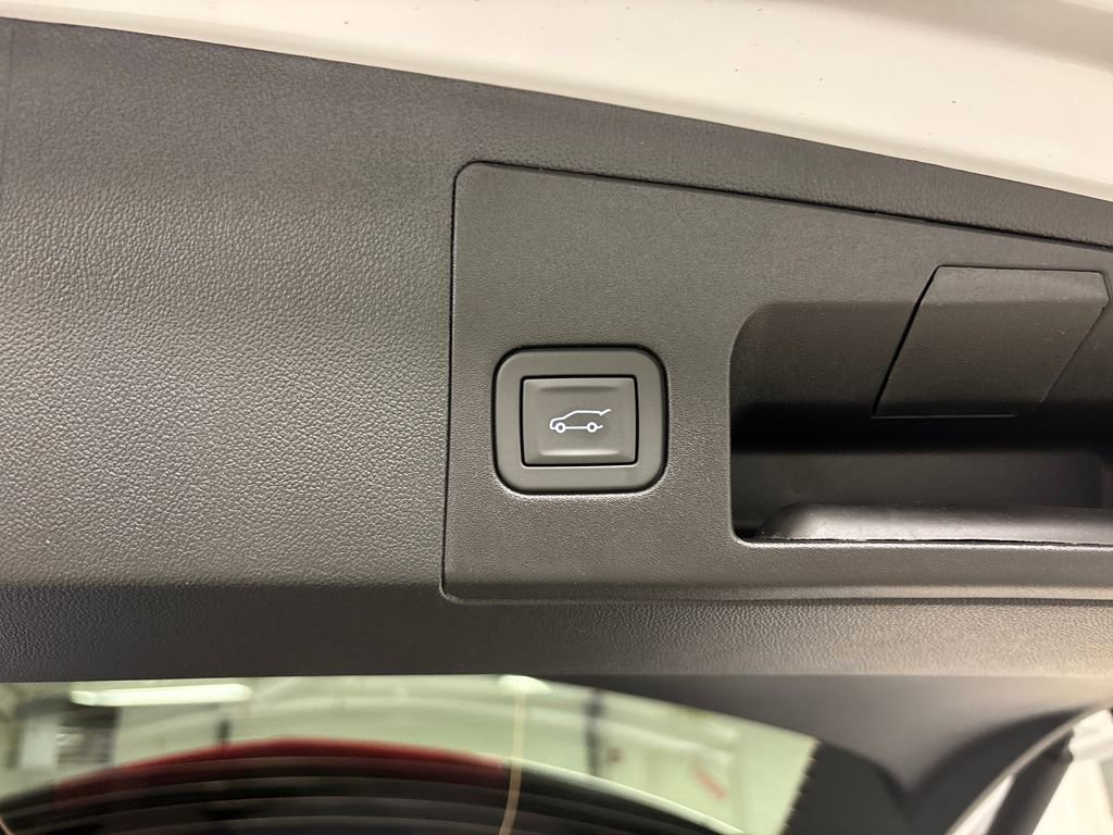 New 2025 Cadillac XT5 Premium Luxury w/ LPO, Floor Liner Package image 18