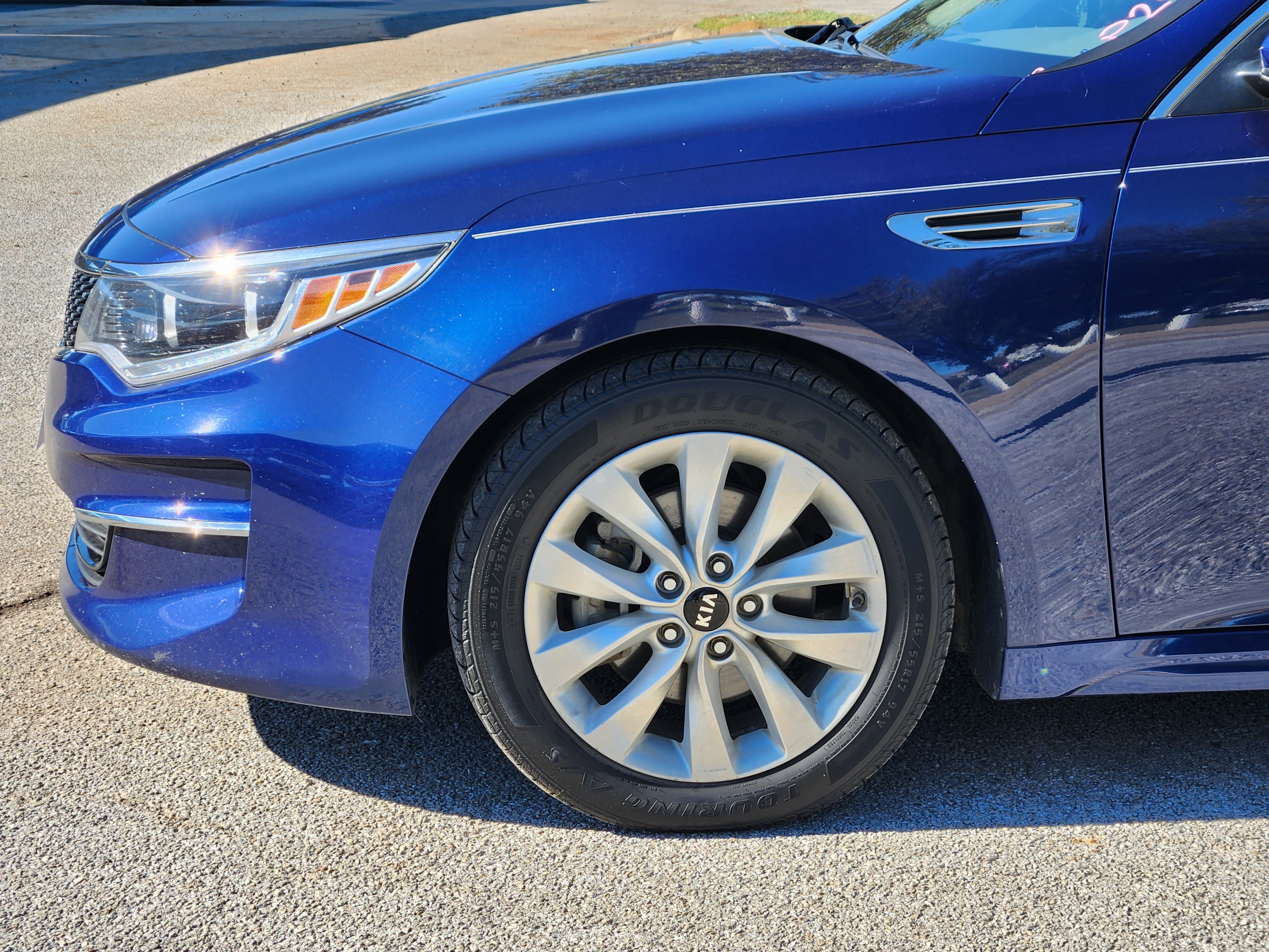 Used 2016 Kia Optima EX w/ Premium Package image 8