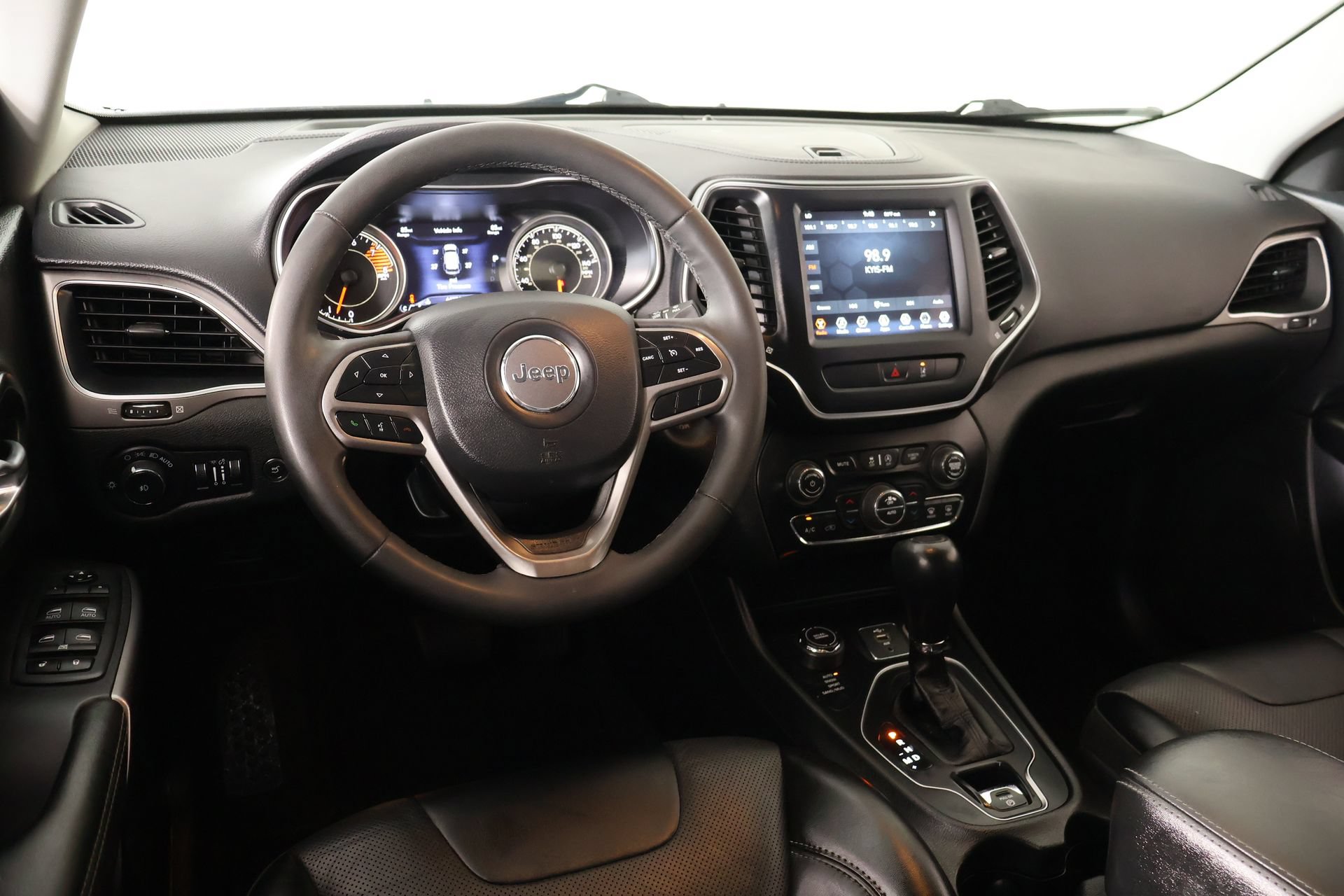 Used 2022 Jeep Cherokee Latitude Lux AWD/4WD image 2