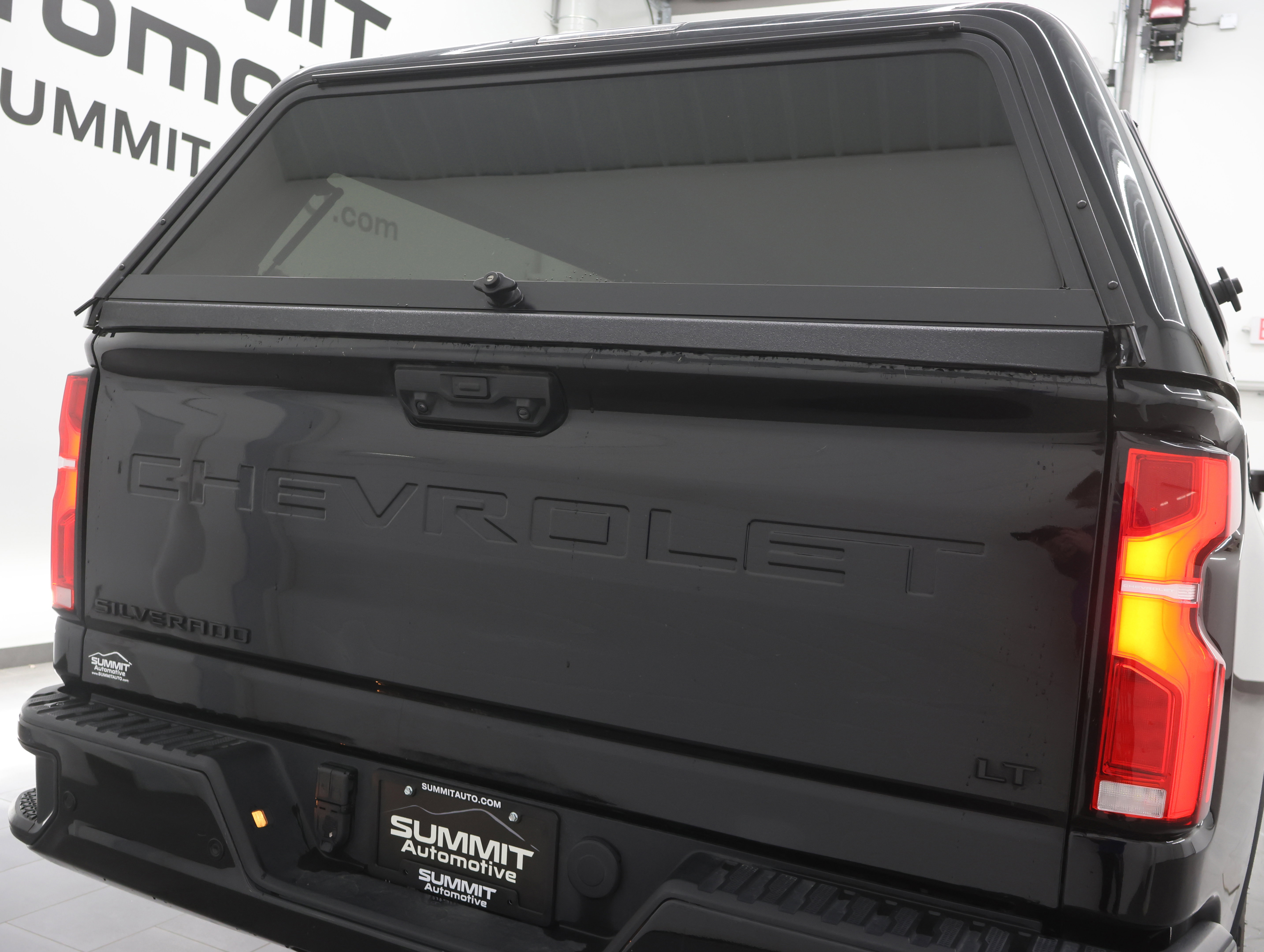 Used 2024 Chevrolet Silverado 2500 LT w/ Midnight Edition image 32