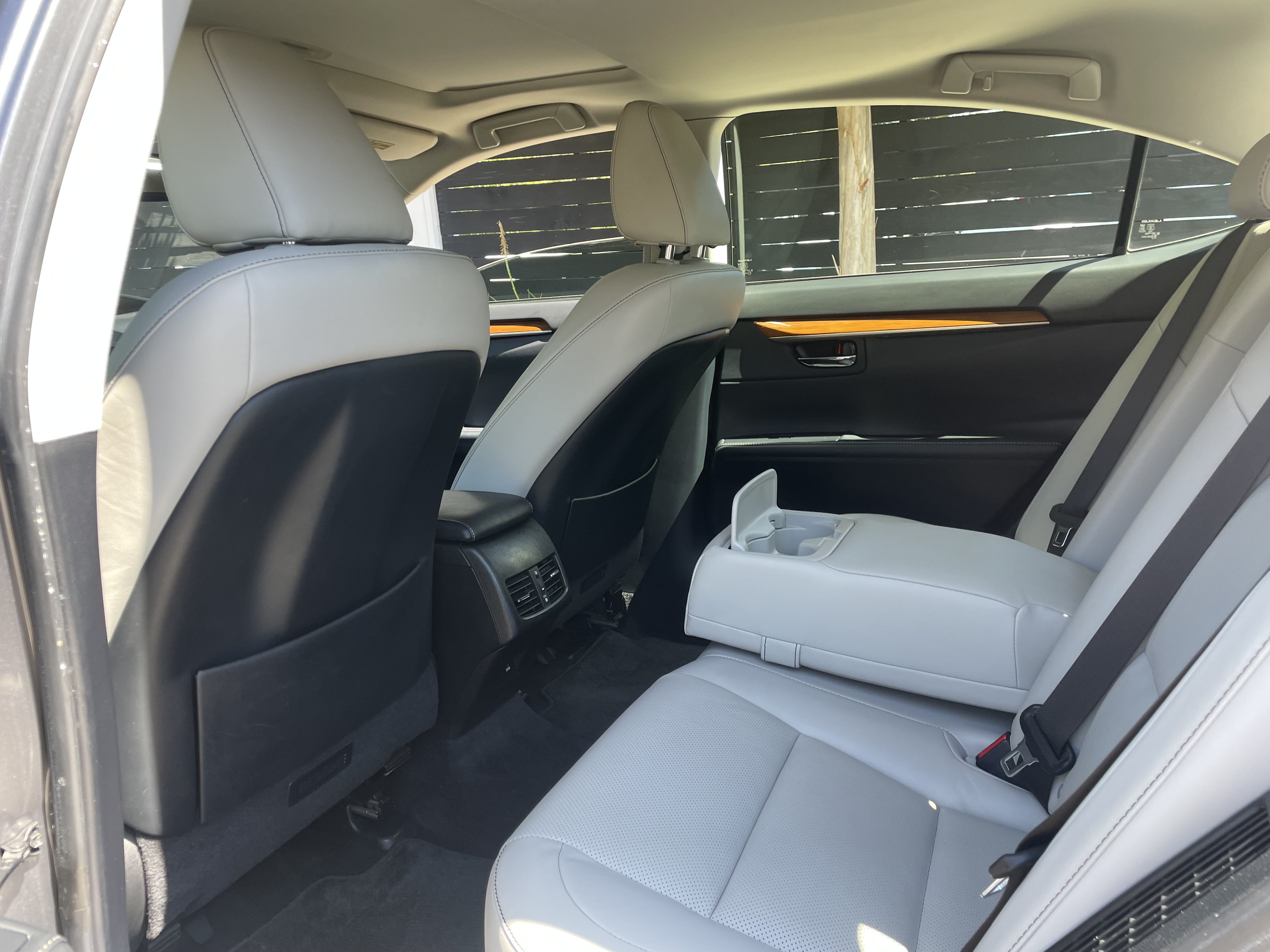 Used 2015 Lexus ES 300h w/ Navigation System Package FWD image 14