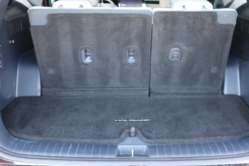 Used 2023 Hyundai Palisade Limited w/ Cargo Package FWD image 14