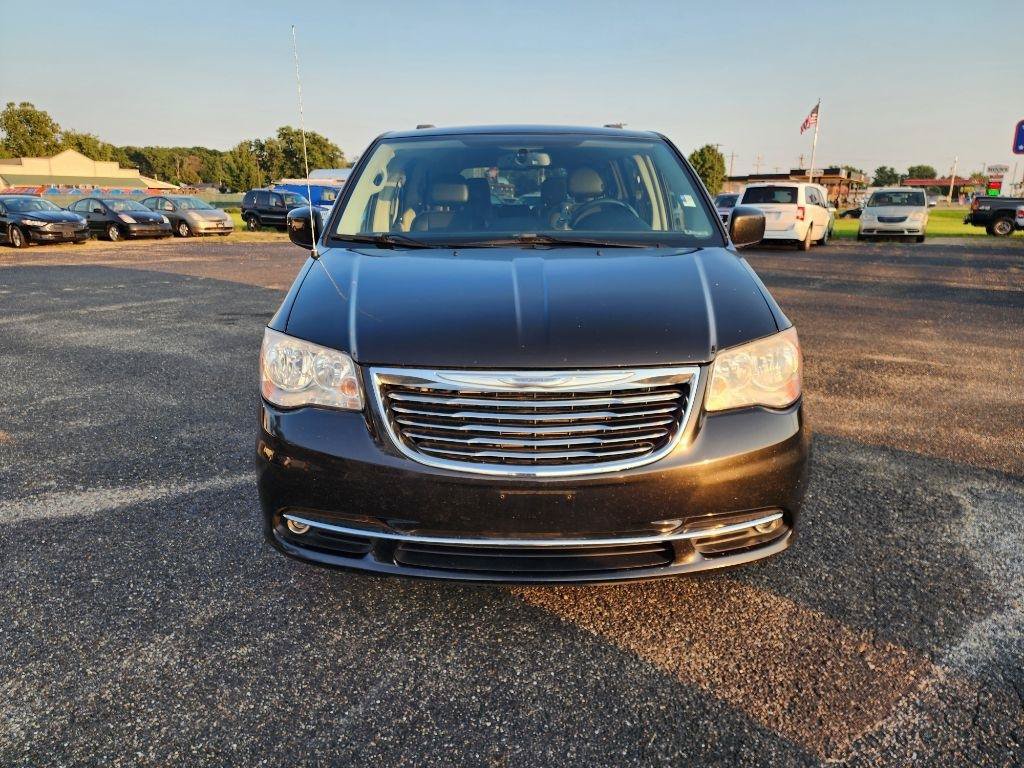 Used 2014 Chrysler Town & Country Touring w/ Driver Convenience Group FWD image 12