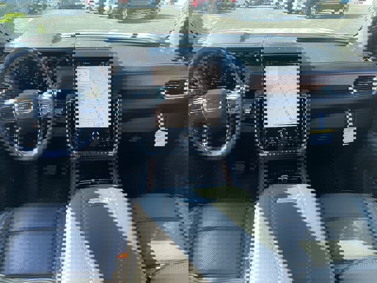 Used 2025 GMC Yukon Denali w/ Sun & Power Step Package image 21