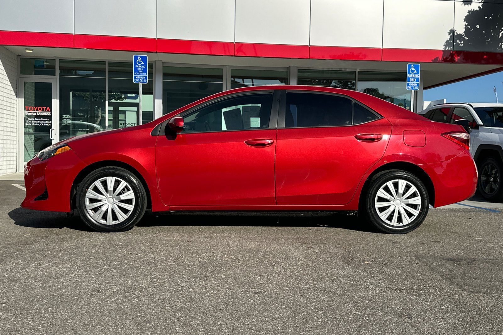 Used 2019 Toyota Corolla LE w/ Carpet Mat Package (TMS) FWD image 7