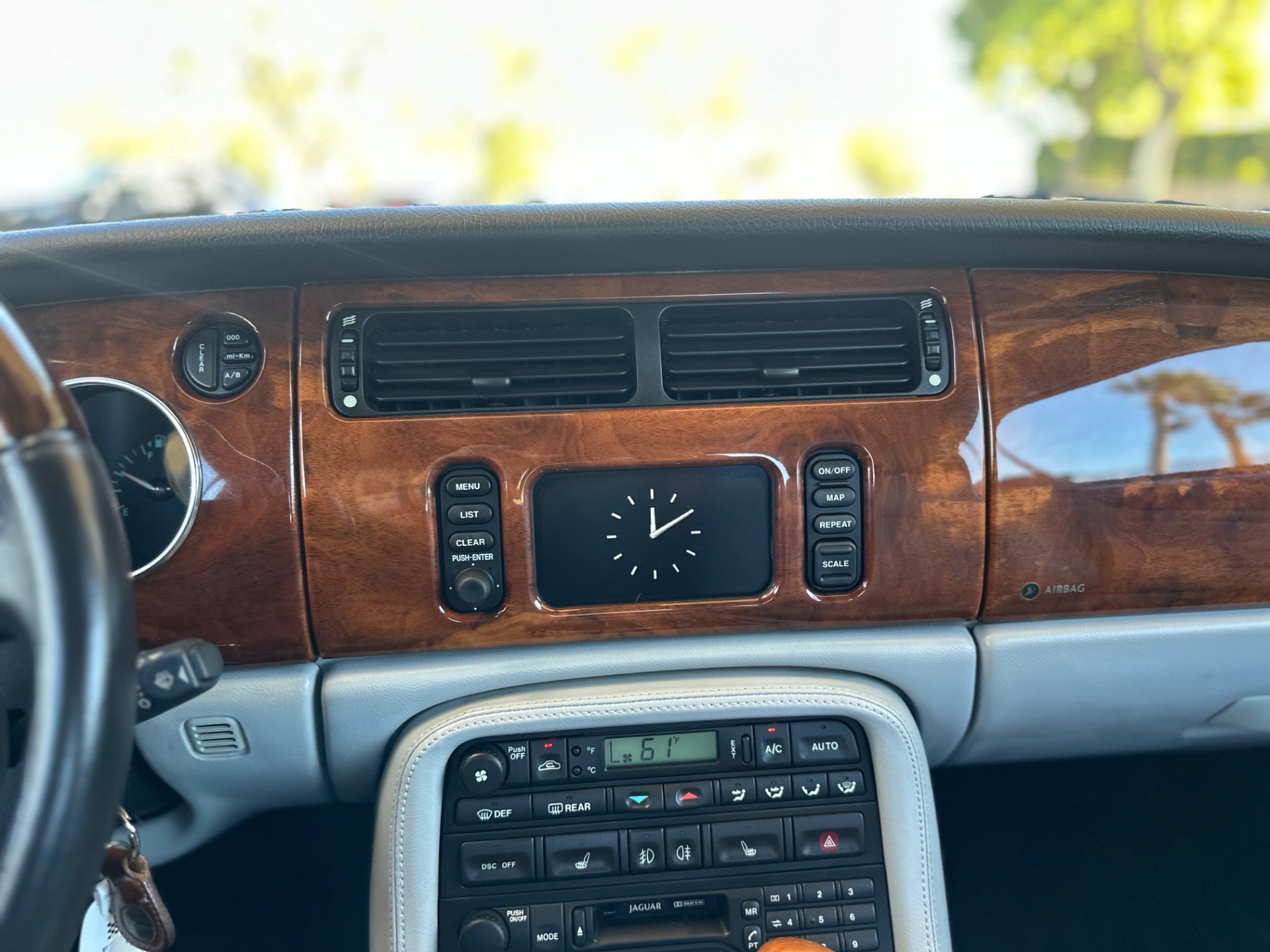 Used 2003 Jaguar XK8 Convertible image 28