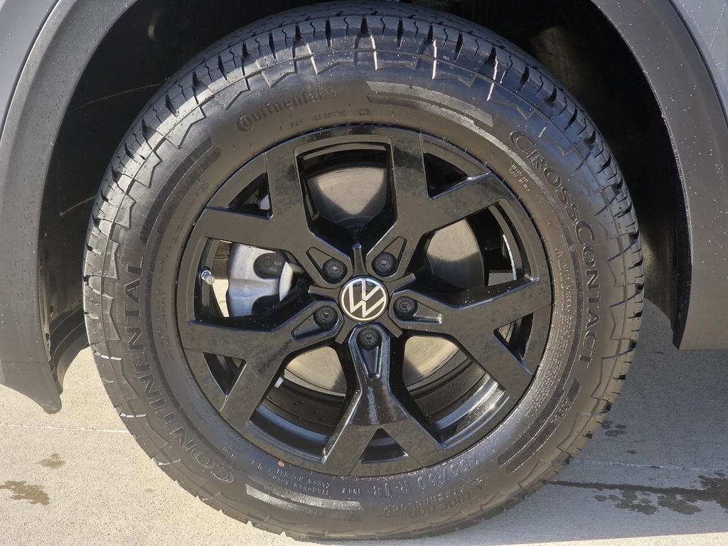 Used 2025 Volkswagen Atlas Peak Edition SE image 8