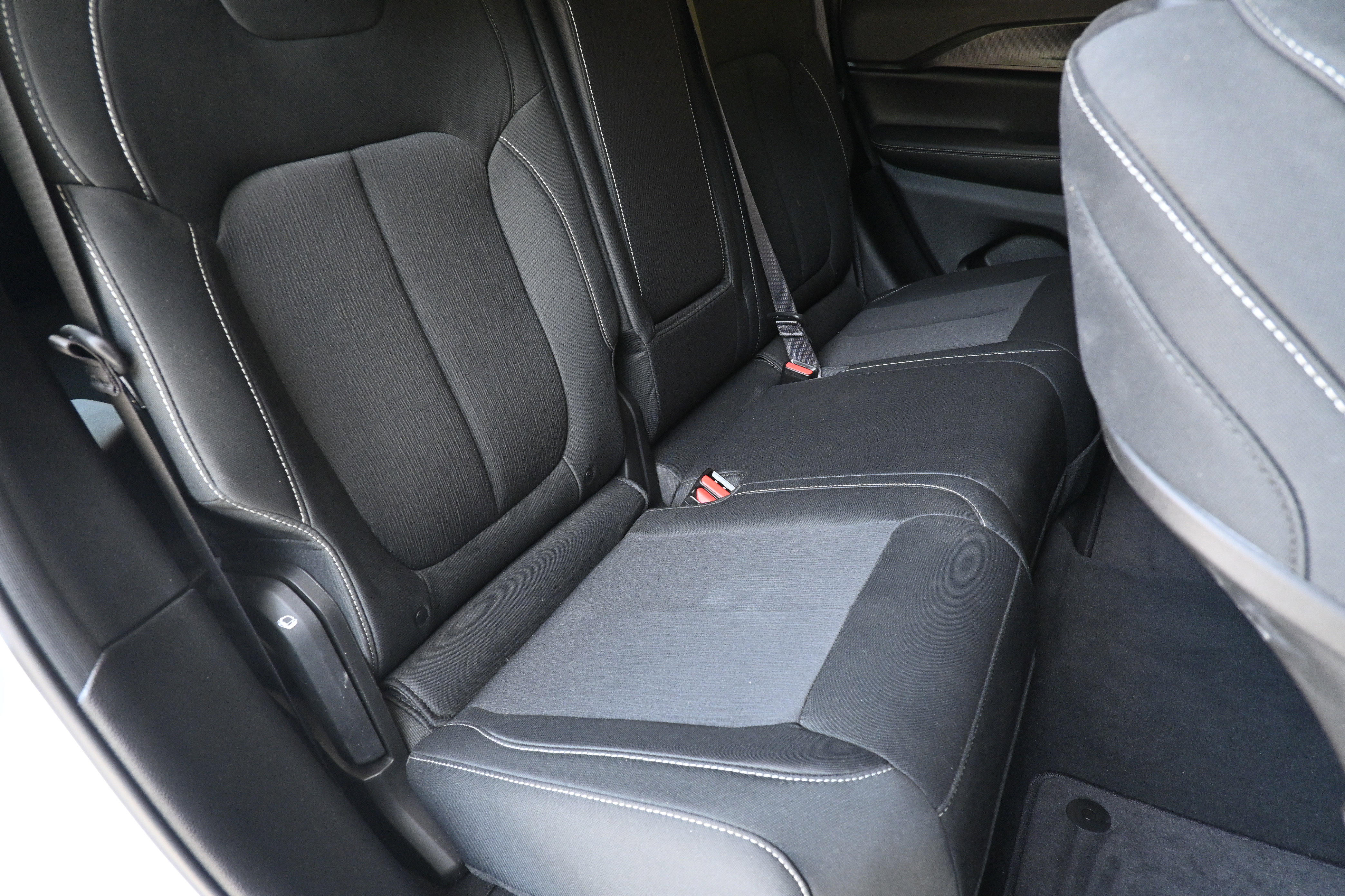 Used 2024 Jeep Grand Cherokee Laredo w/ MOPAR Finishing Package image 19