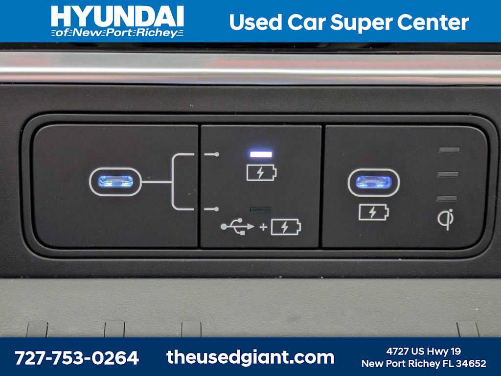 Used 2025 Hyundai Santa Fe Limited FWD image 35