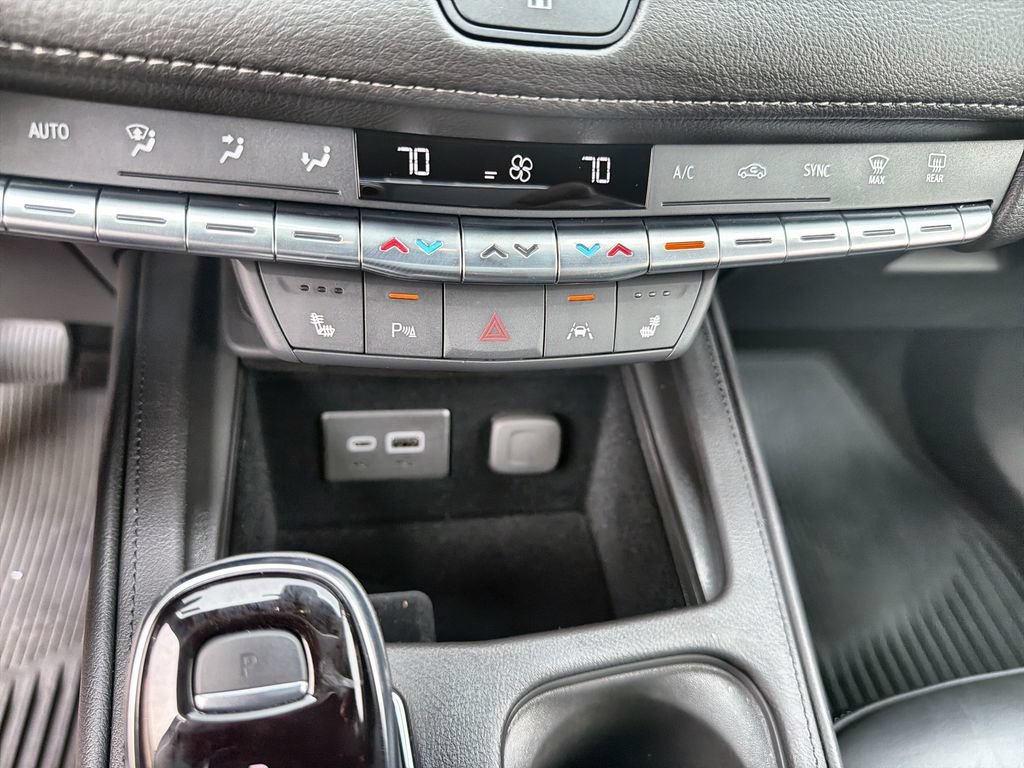 Used 2023 Cadillac XT4 Premium Luxury w/ Cold Weather Package AWD/4WD image 17