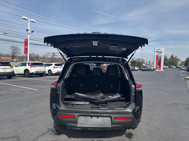 Certified 2024 Nissan Pathfinder SV w/ Black Appearance Package image 10