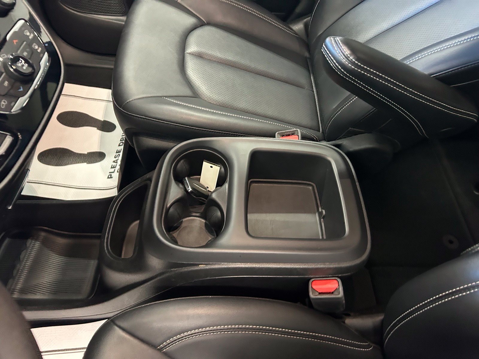 Used 2025 Chrysler Pacifica Select FWD image 19