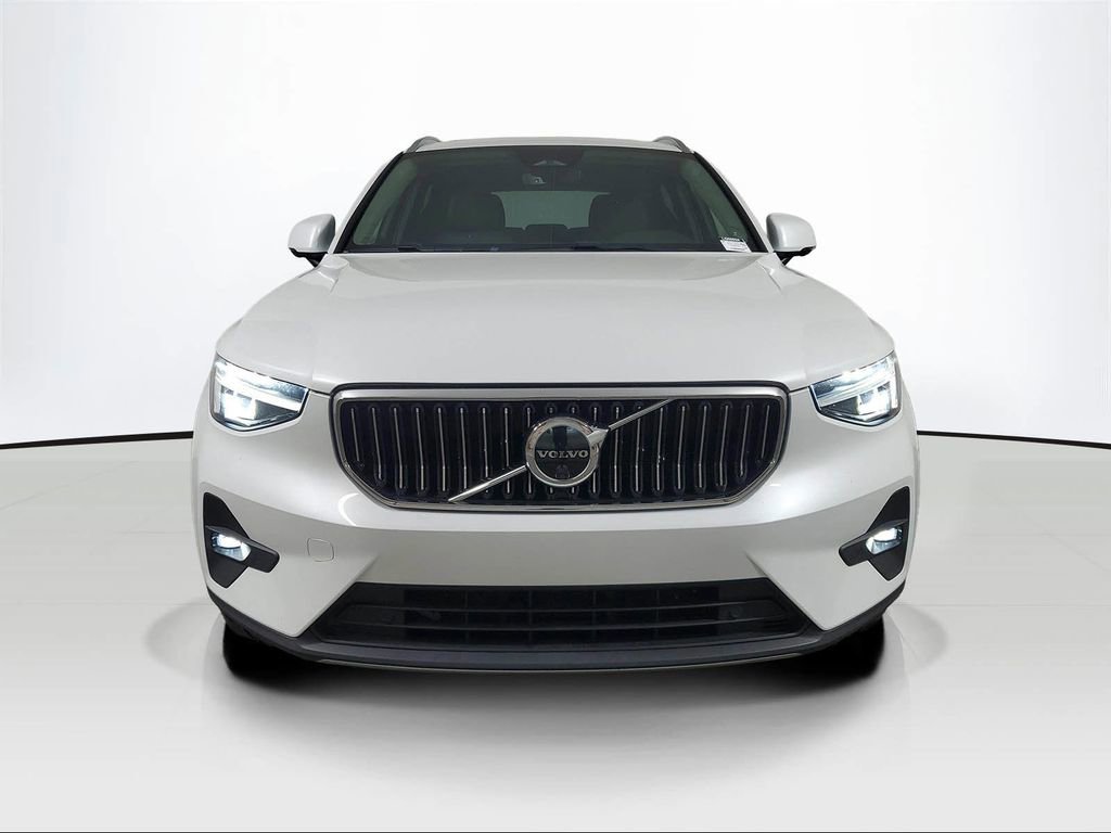 Used 2023 Volvo XC40 B5 Plus w/ Driver Assist Package image 2
