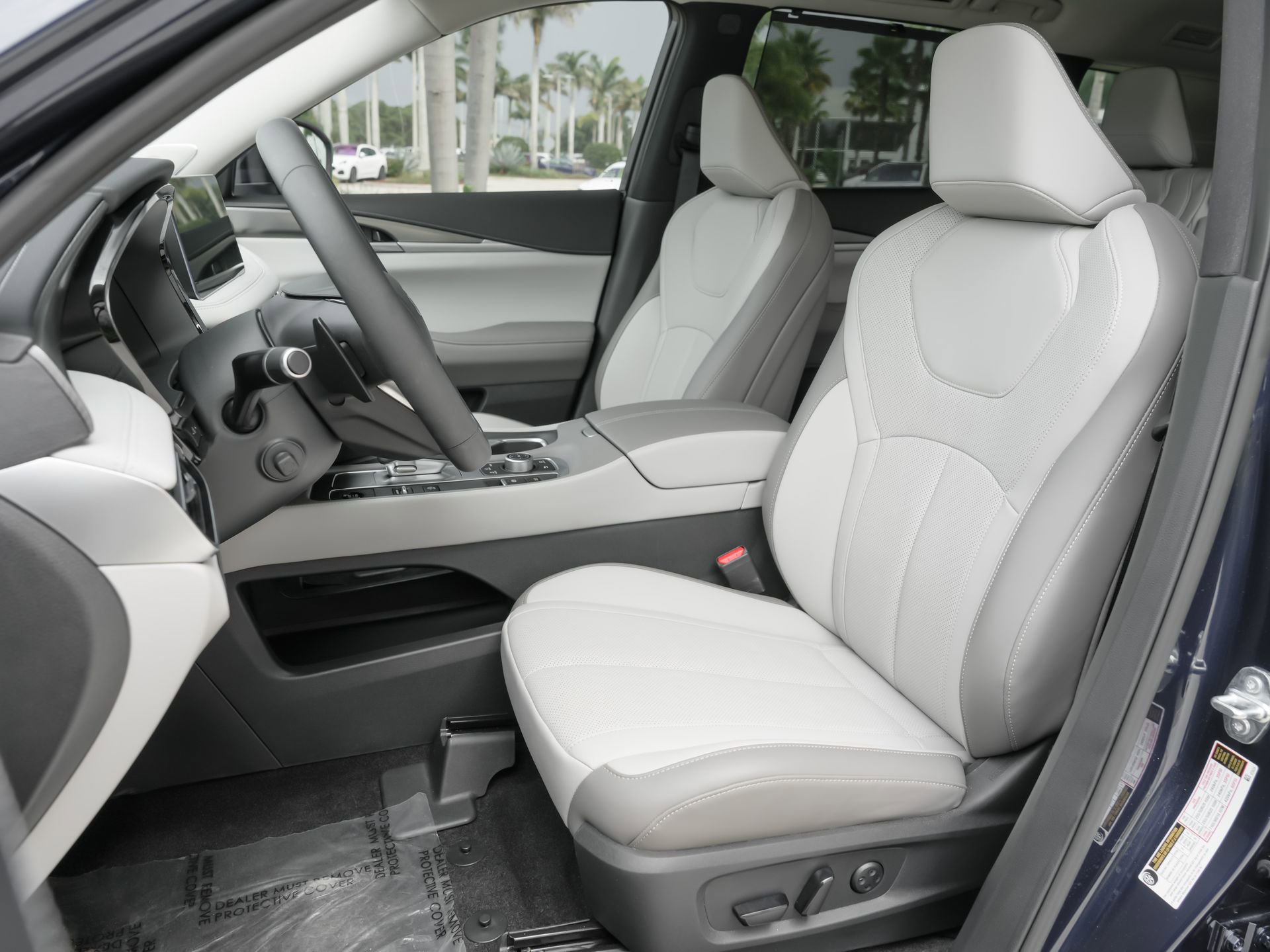 Certified 2026 INFINITI QX60 Luxe w/ Cargo Package FWD image 8