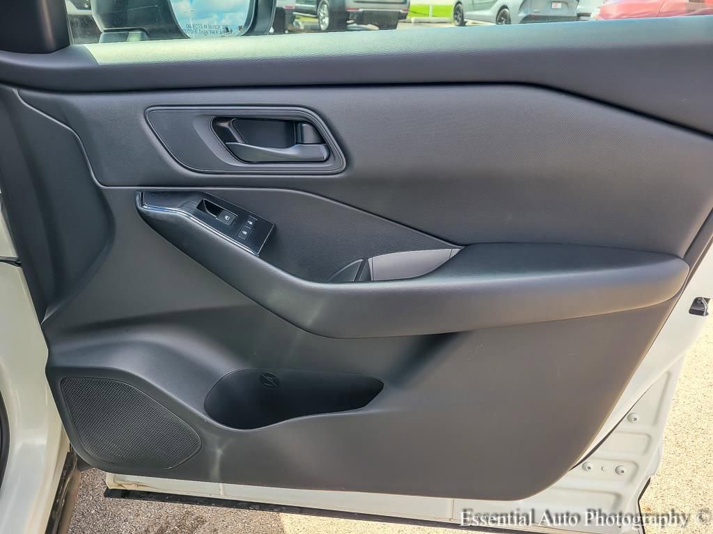 Used 2024 Nissan Rogue S image 22