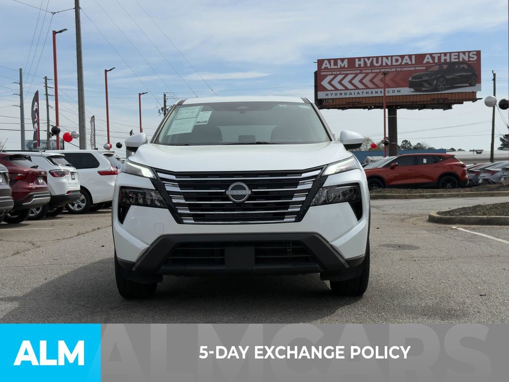 Used 2025 Nissan Rogue SV image 3