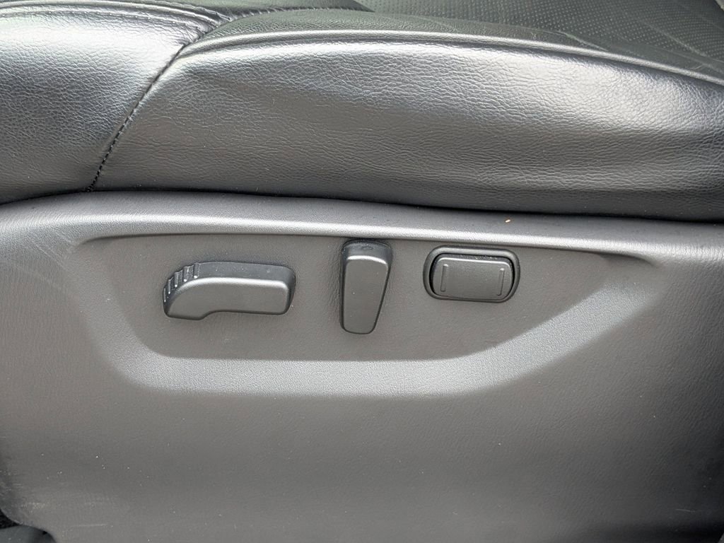 Used 2024 Nissan Armada SL w/ Captain's Chairs Package image 21