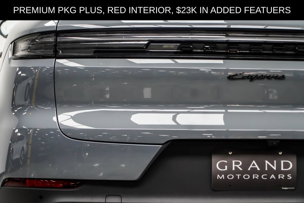 Used 2024 Porsche Cayenne AWD/4WD image 18