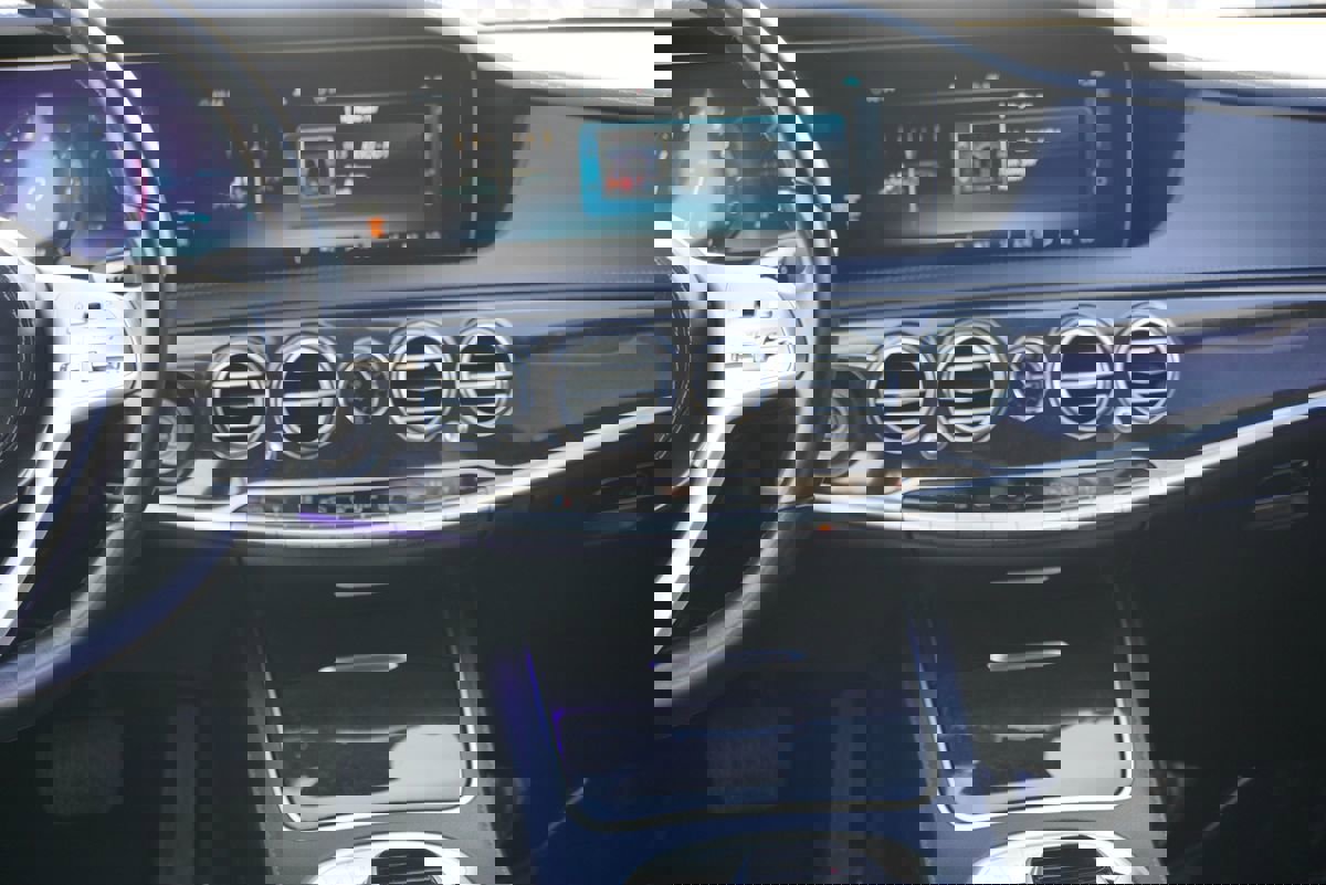 Used 2019 Mercedes-Benz S 450 Sedan w/ Premium Package image 22