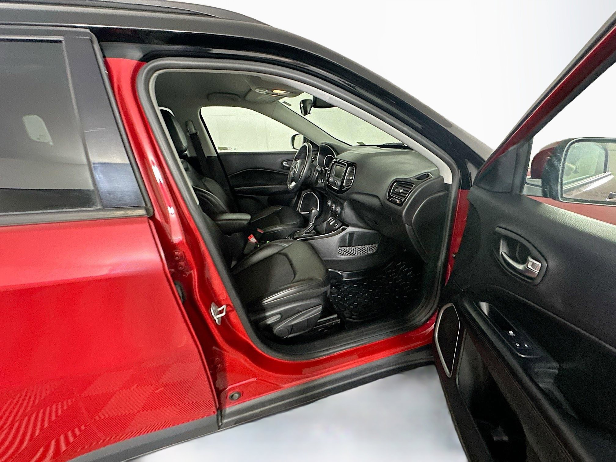 Used 2018 Jeep Compass Altitude image 28