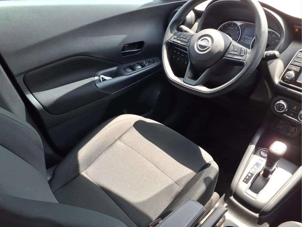 Used 2025 Nissan Kicks Play S image 9