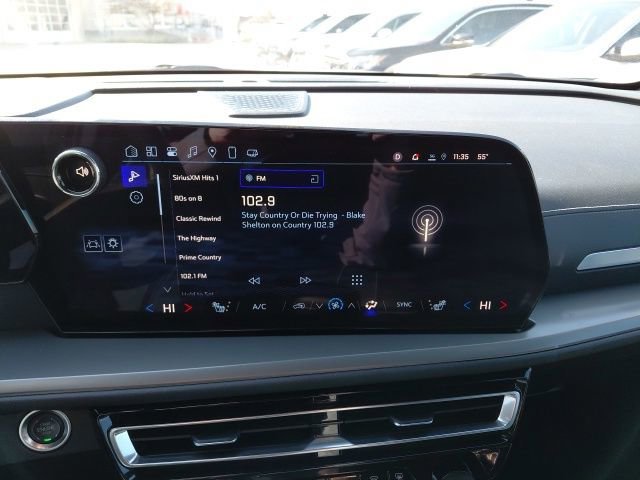 Used 2025 Chevrolet Traverse LT w/ Enhanced Driving Package image 16