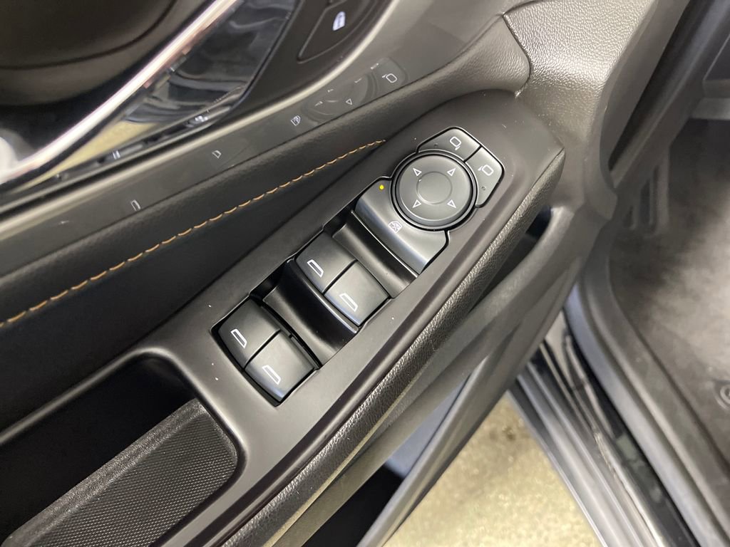 Used 2020 Chevrolet Traverse LS FWD image 18