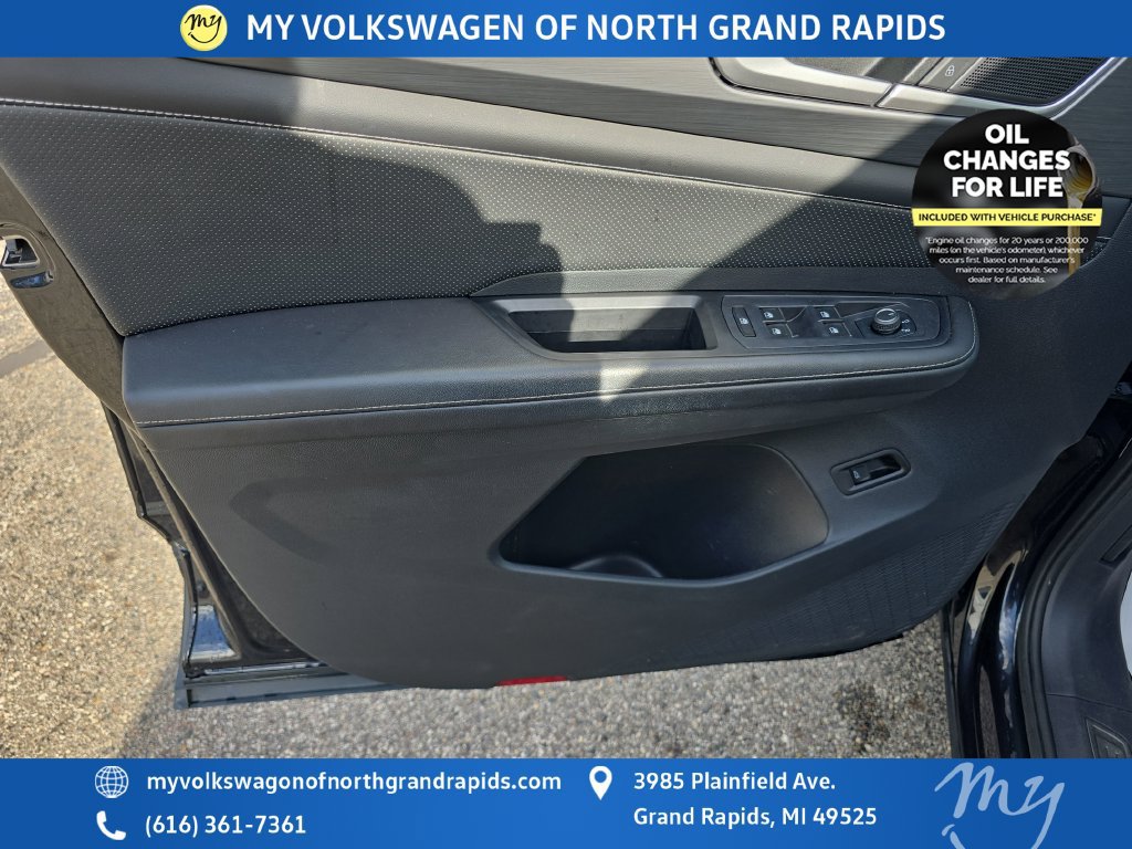 Used 2024 Volkswagen Atlas Cross Sport SE AWD/4WD image 11