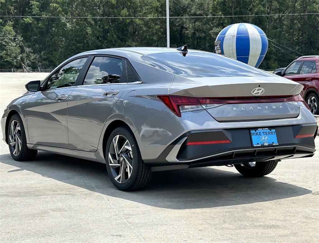 Used 2024 Hyundai Elantra SEL w/ Convenience Package image 15