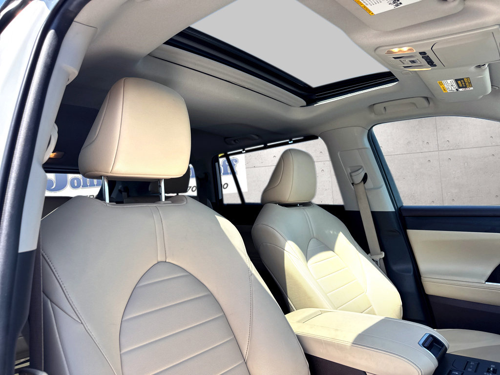 Used 2022 Toyota Highlander XLE AWD/4WD image 7